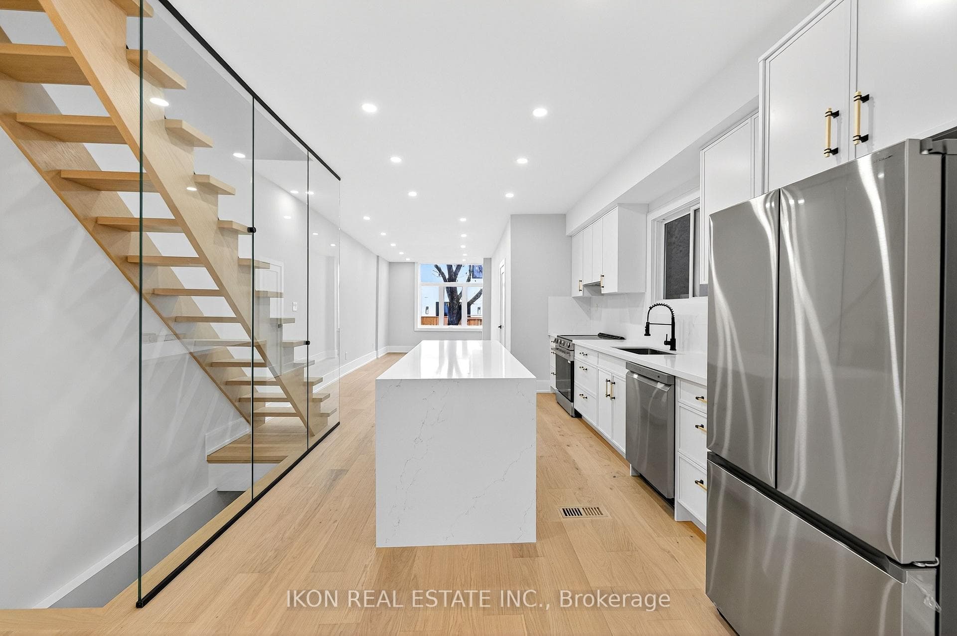 475 Delaware Avenue photo 4