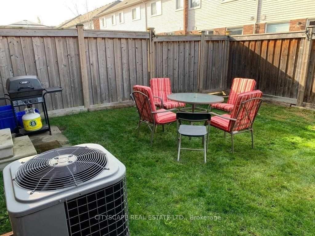 427 Hobbs Crescent photo 35