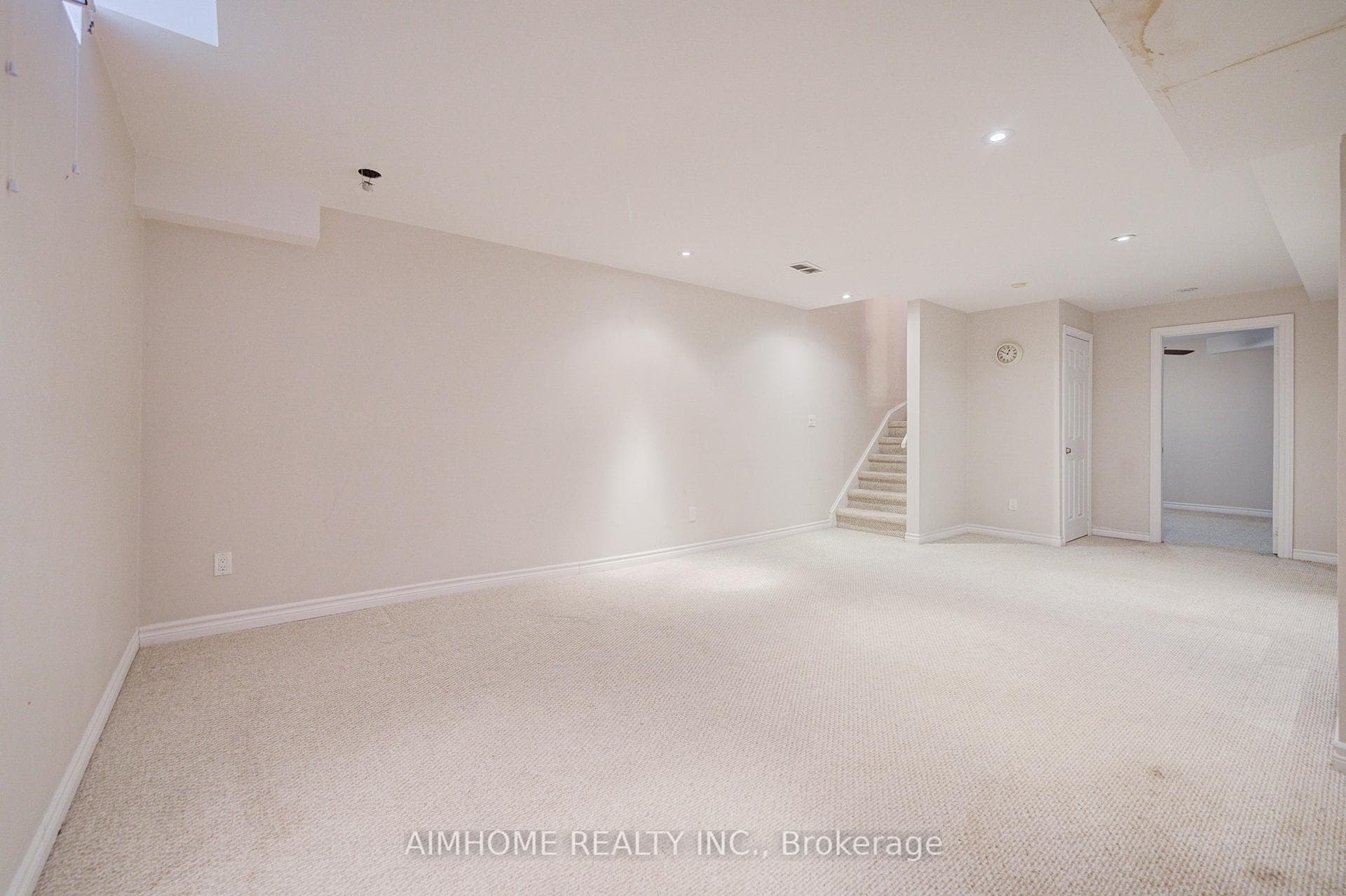 562 Mcbean Avenue photo 47