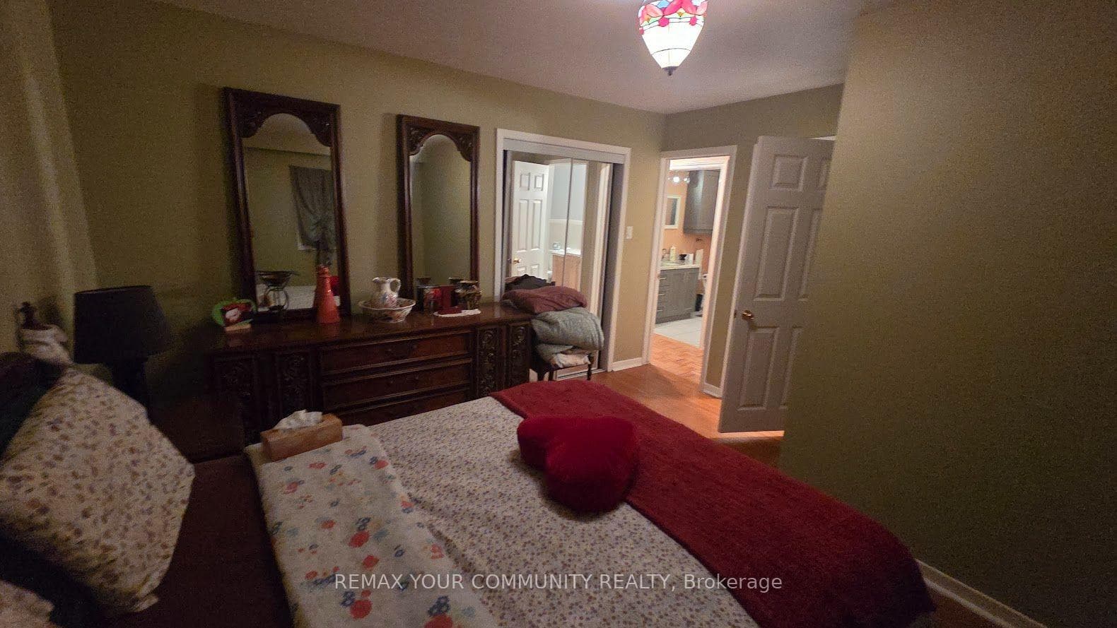 Primery Room Bedroom To Double Mirred Doors Close