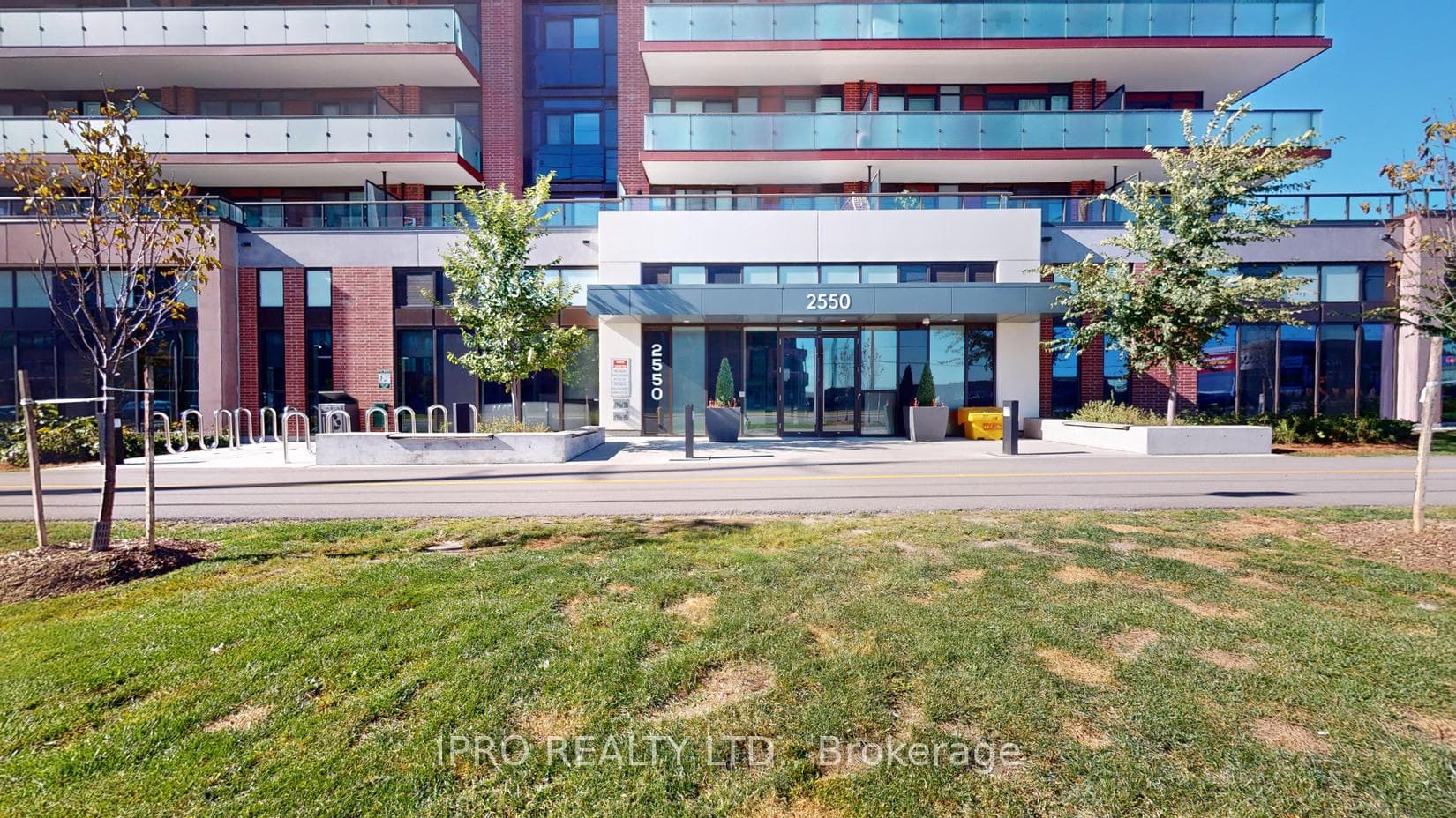 2550 Simcoe Street Unit 2019 photo 2