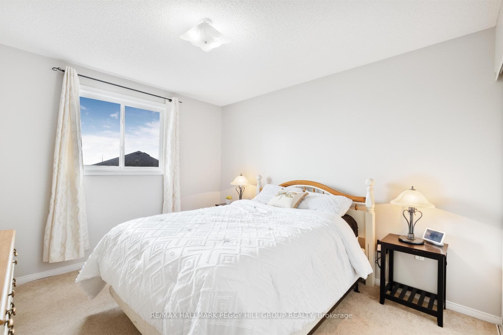 43 Courtney Crescent photo 10