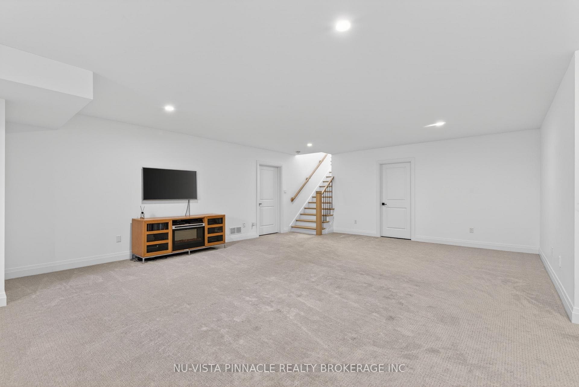 2572 LUCAS Avenue photo 33
