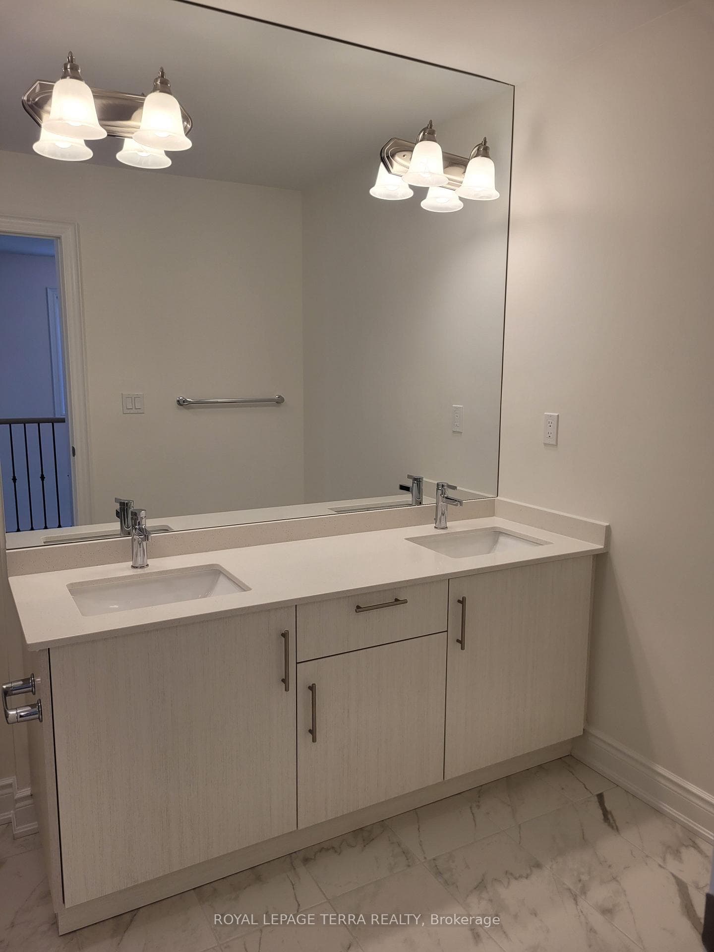 81 Bermondsey Way photo 12