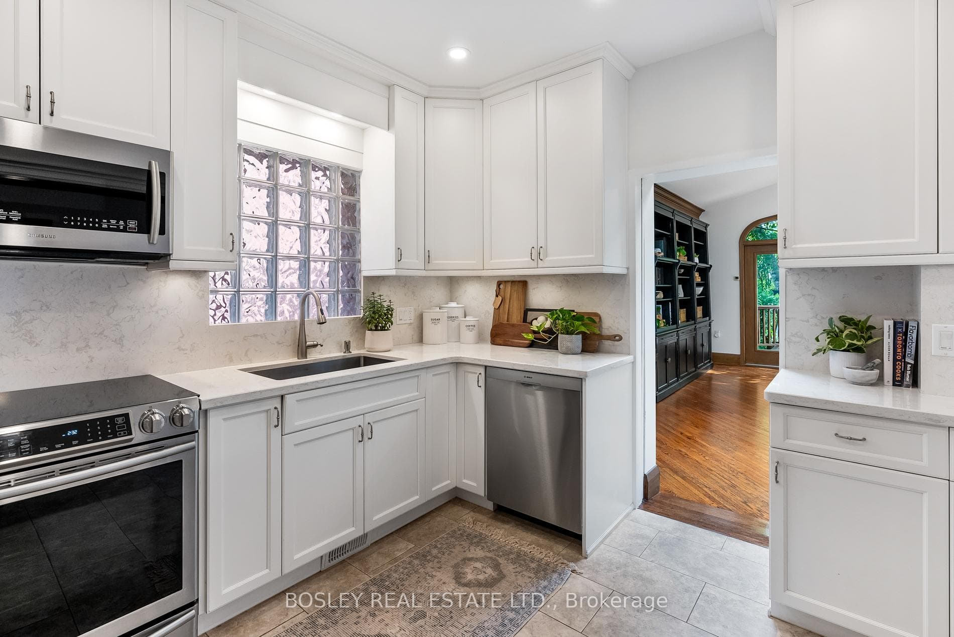 7 Glencairn Avenue photo 9
