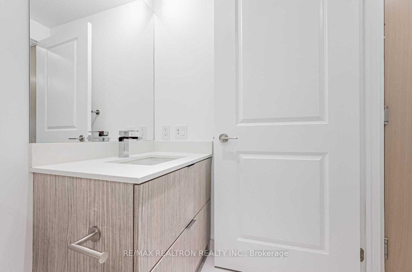 395 Bloor Street Unit 1504 photo 13