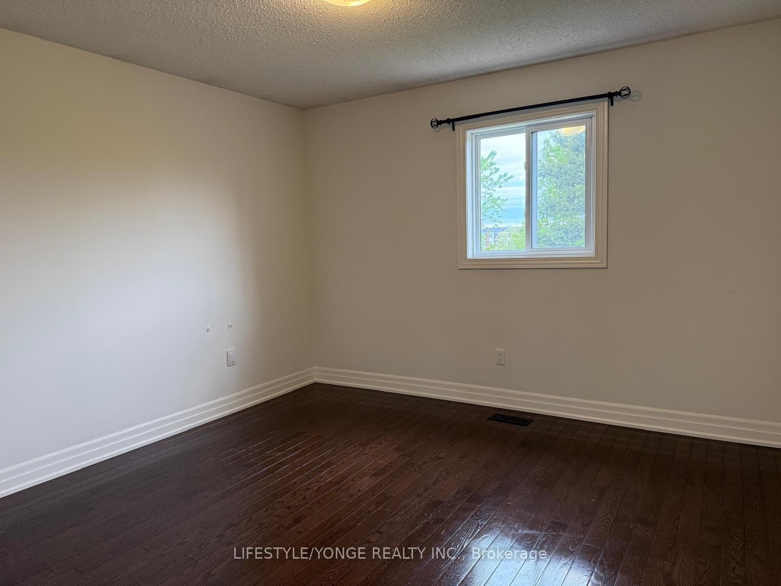 62 Pickett Crescent photo 11