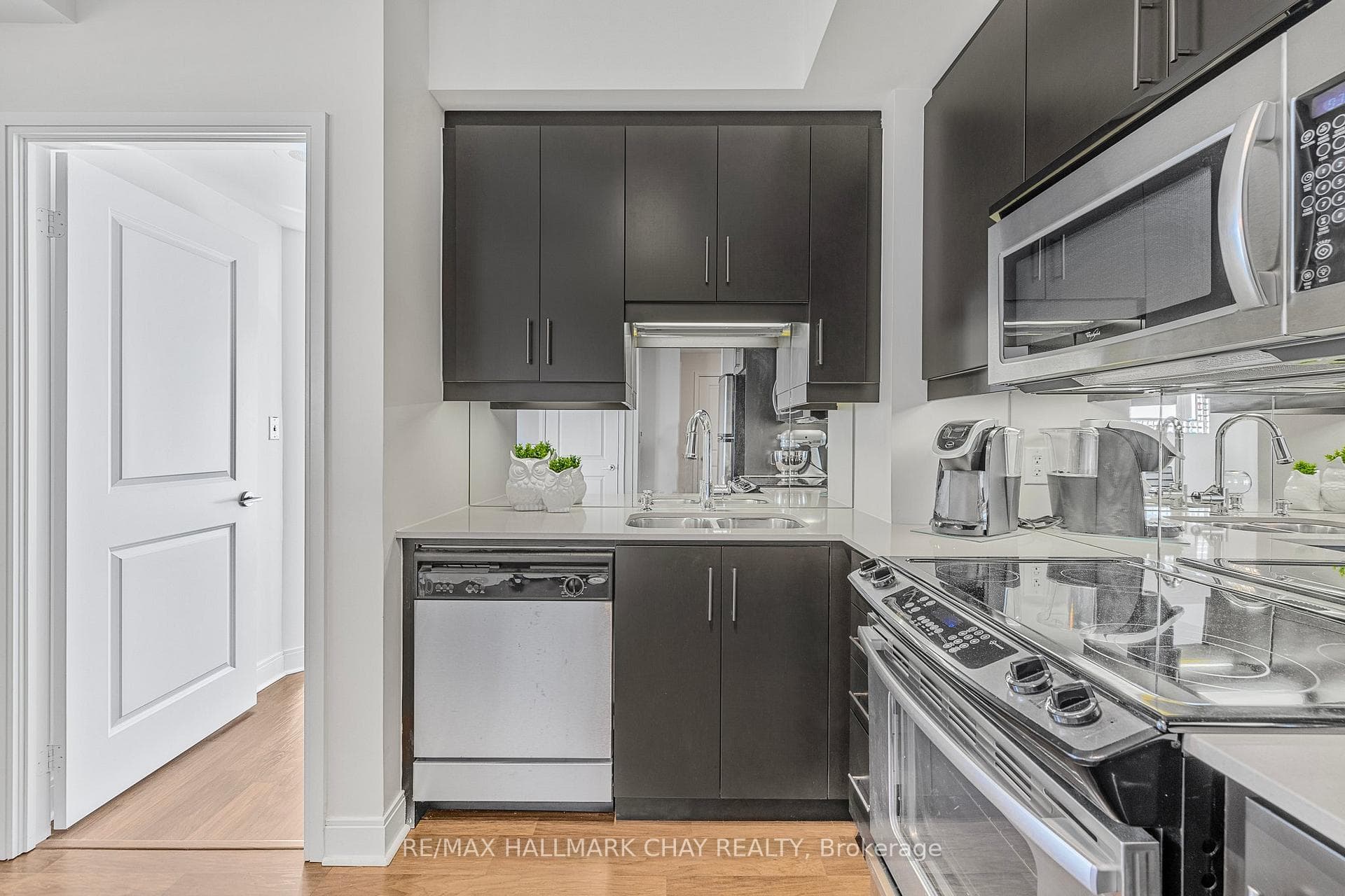 50 Absolute Avenue Unit 1901 photo 6