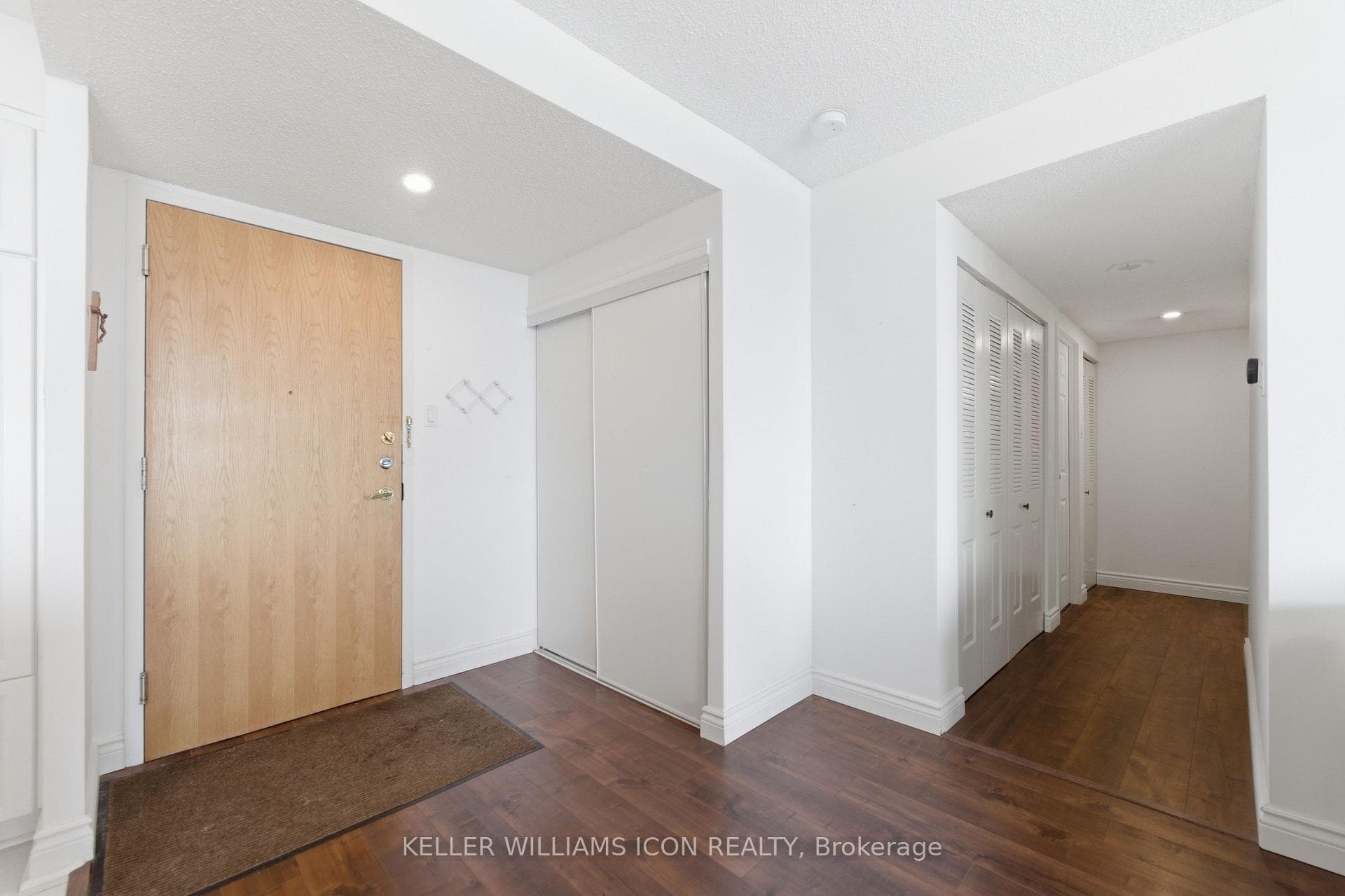 2760 Carousel Crescent Unit 1011 photo 13