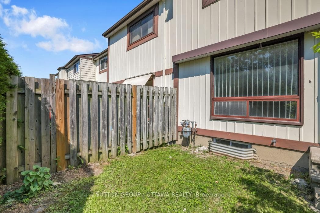 2014 Falkirk Crescent photo 32