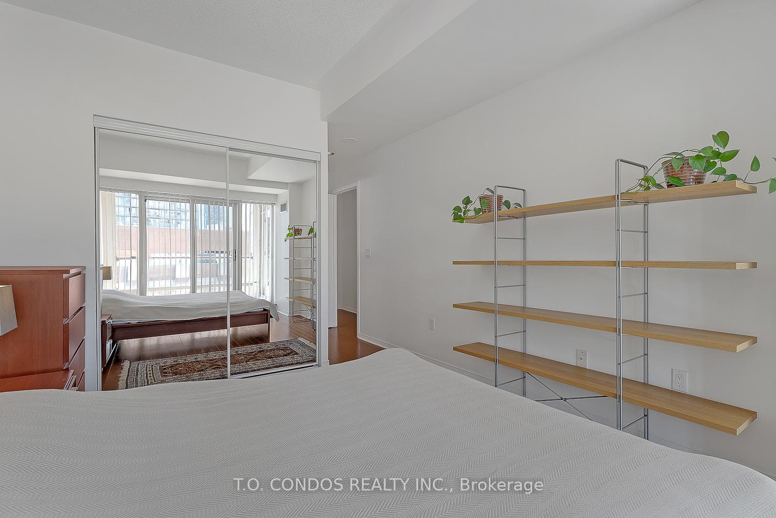 909 Bay Street Unit 1806 photo 24