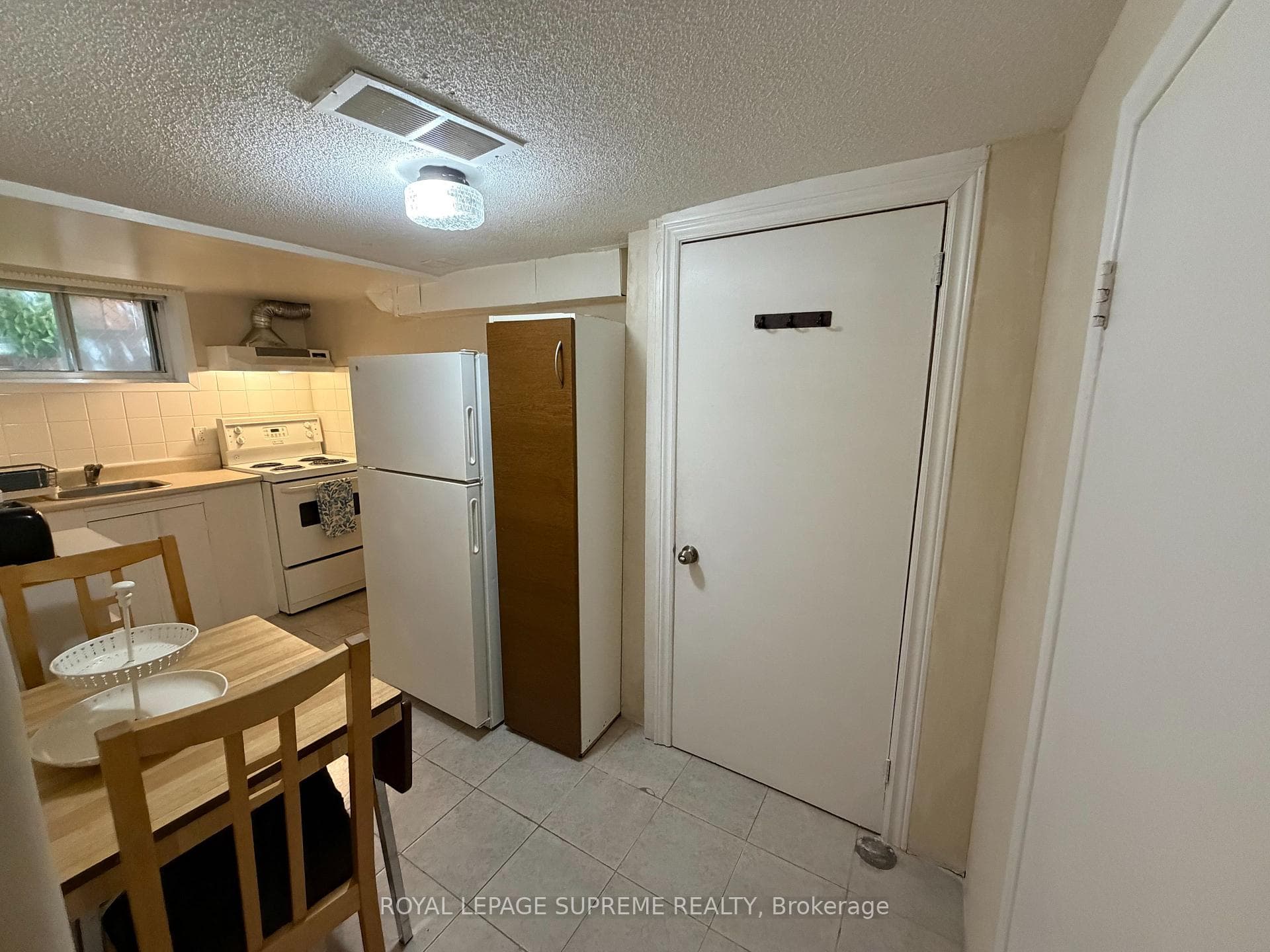 1074 Briar Hill Avenue Unit Bsmt photo 4