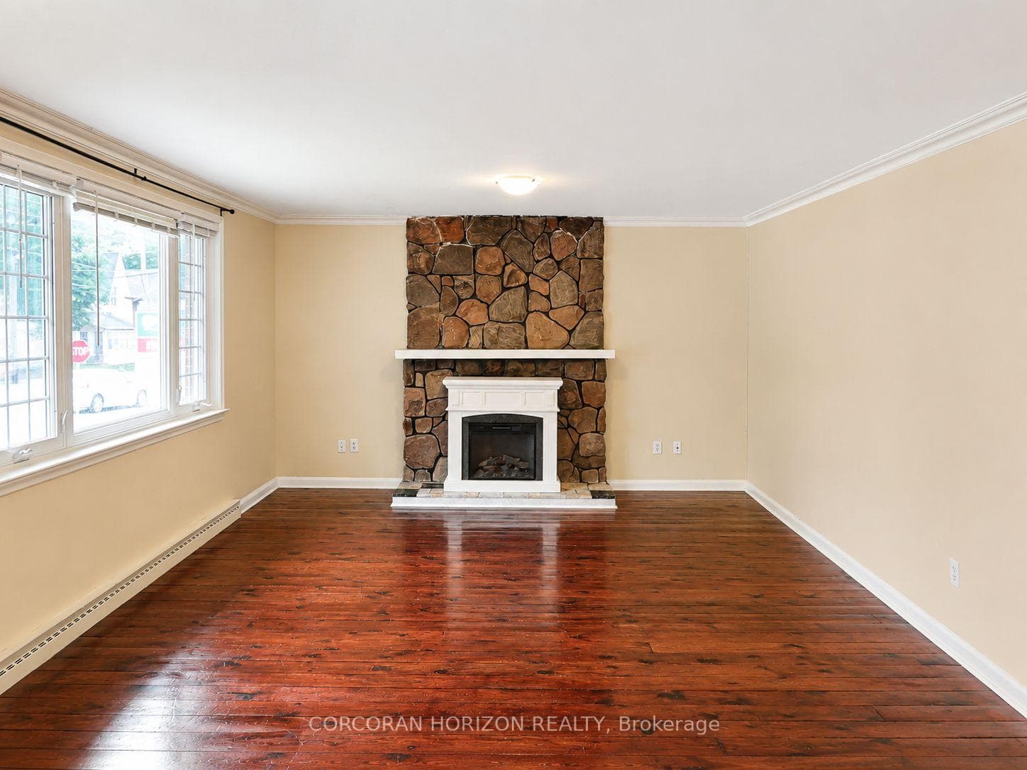20407B Leslie Street Unit Main photo 6