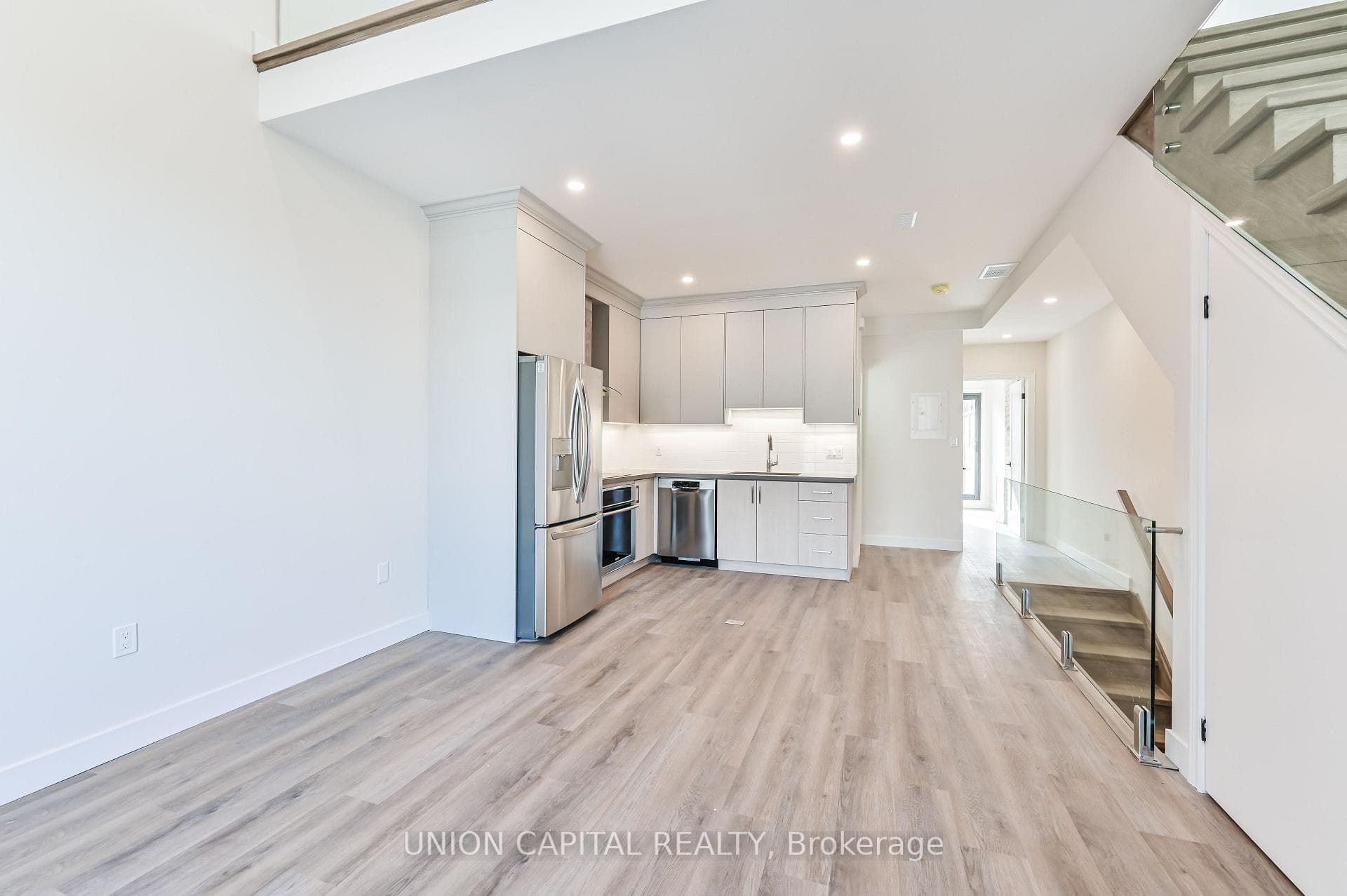 180 Broadview Avenue Unit 2 photo 2