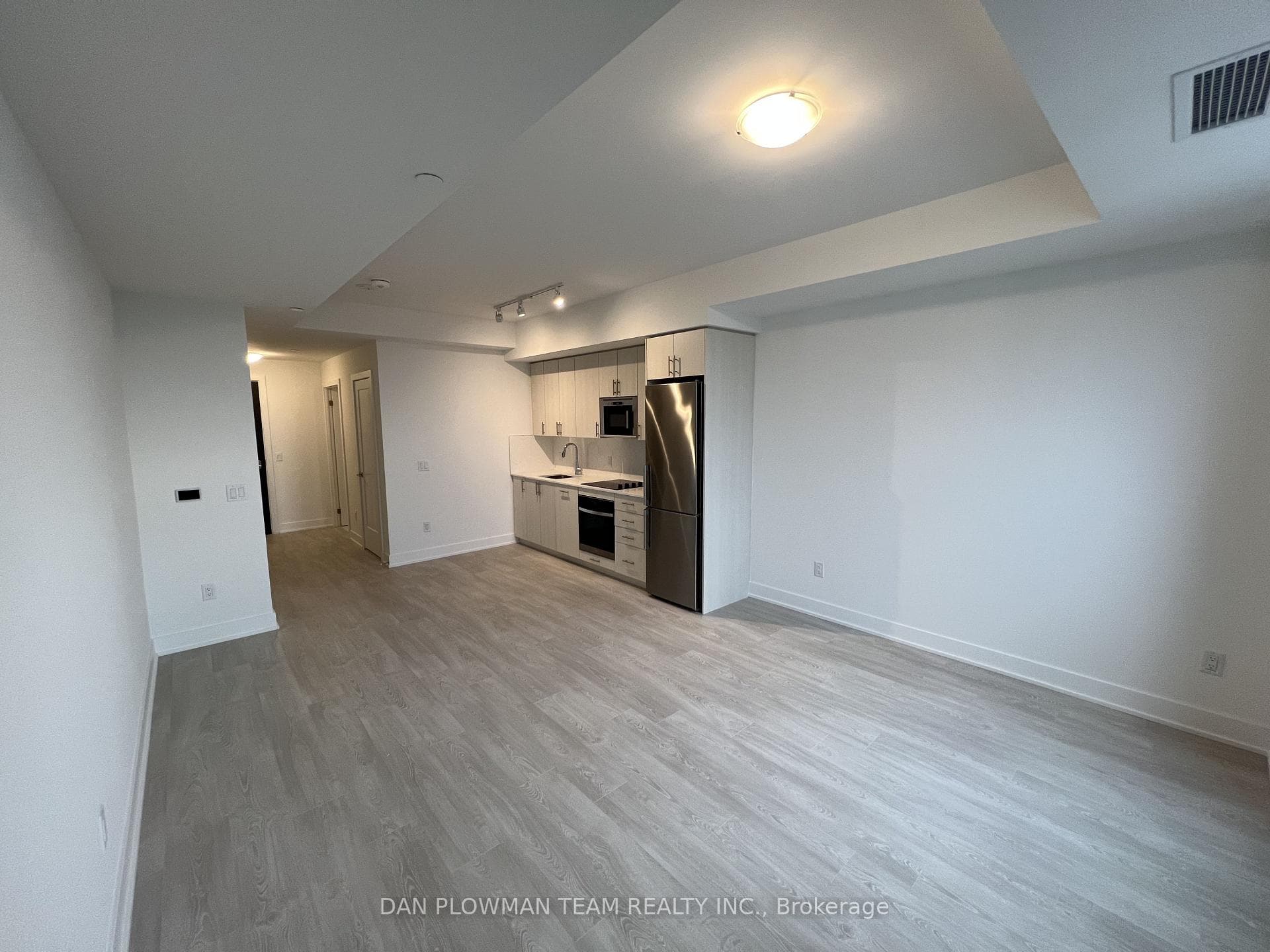 2545 Simcoe Street Unit PH09 photo 3