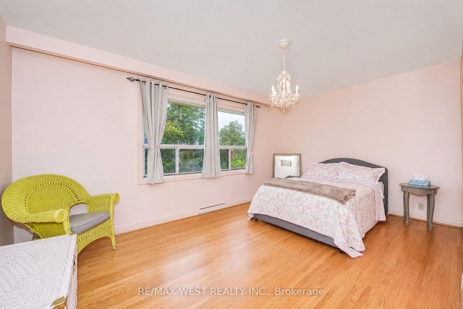 14 Model Avenue photo 8