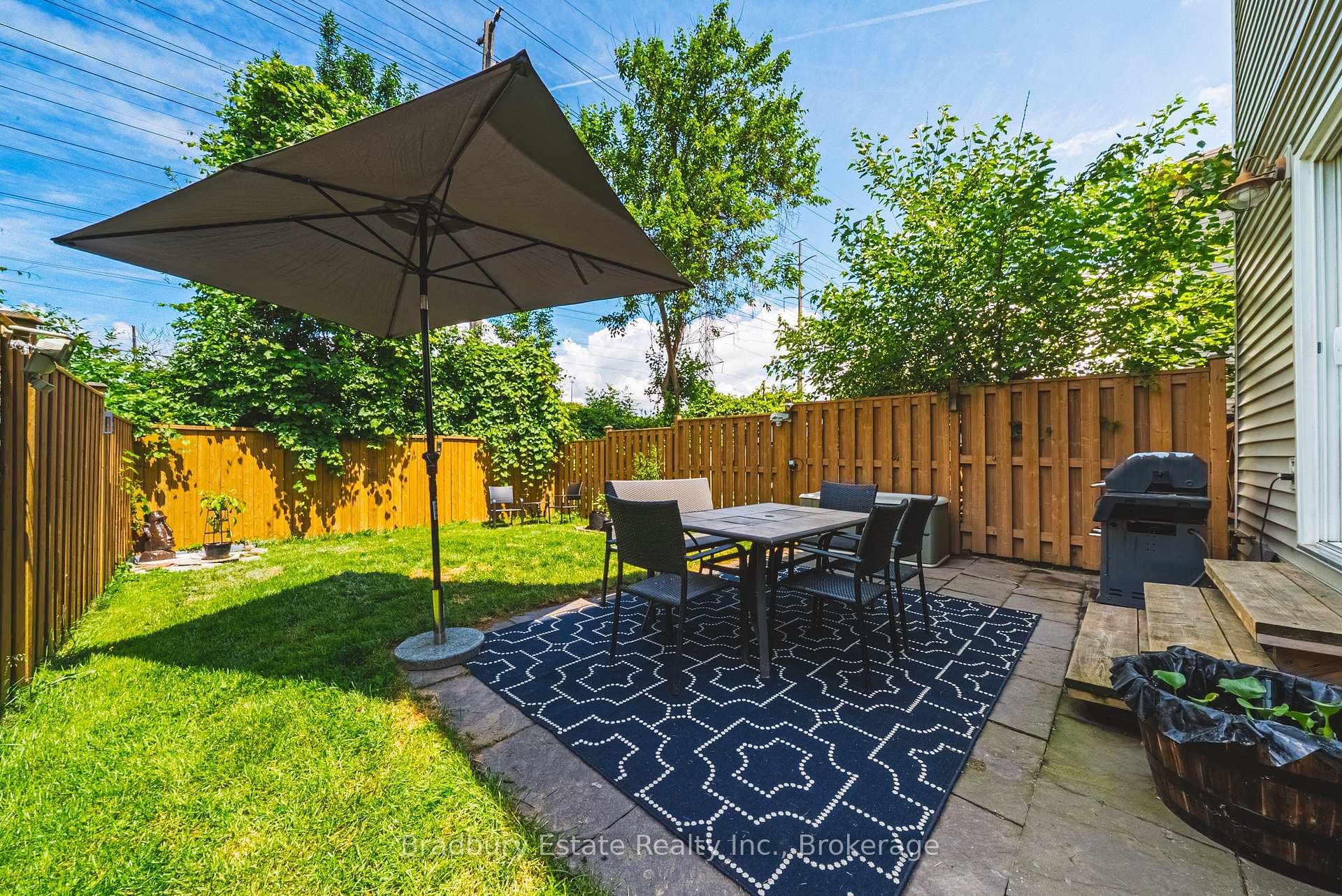 1401 Treeland Street photo 24