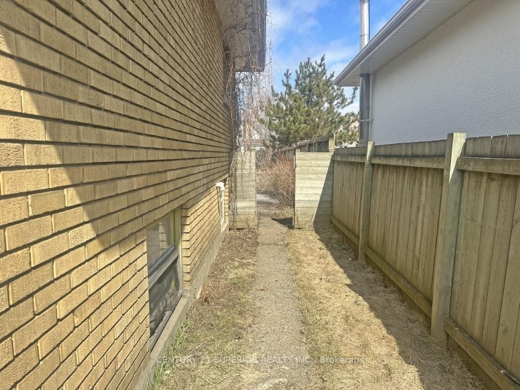207 Cumming Street photo 47
