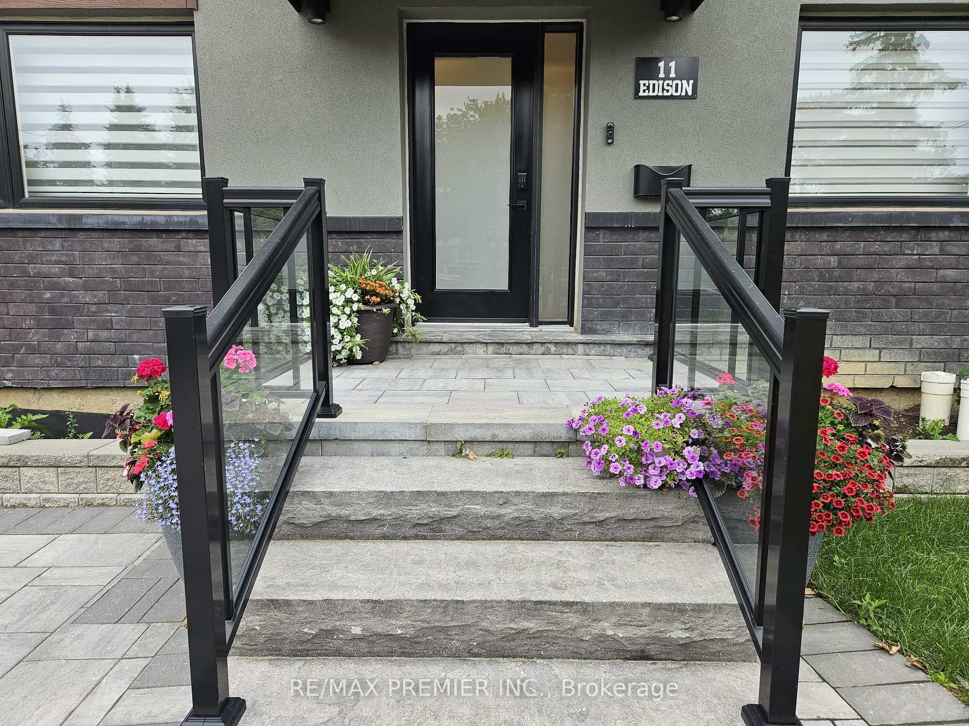 11 Edison Circle photo 3