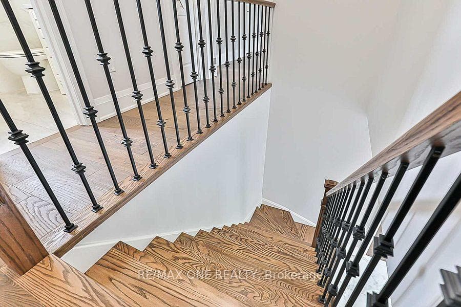 100 Robinson Crescent photo 21