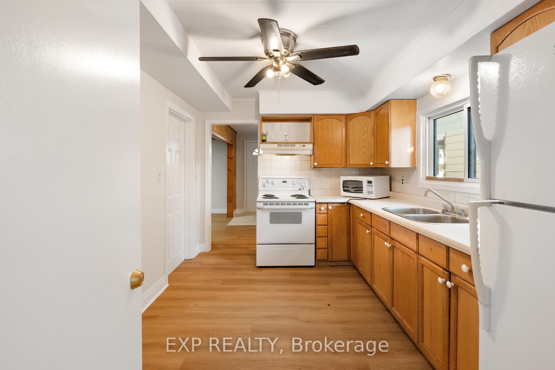 467 Grove Avenue photo 21