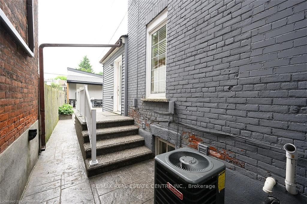 161 Oak Avenue photo 35