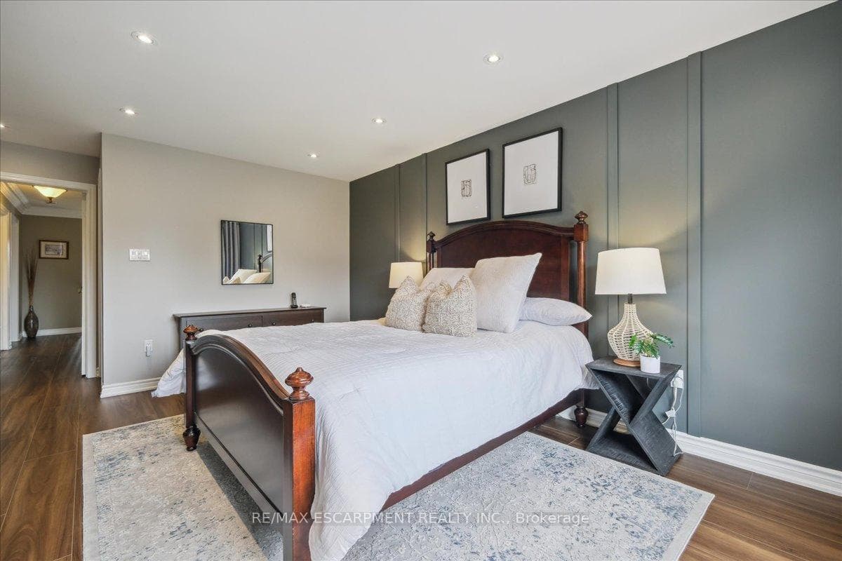 2580 Strathmore Crescent photo 23