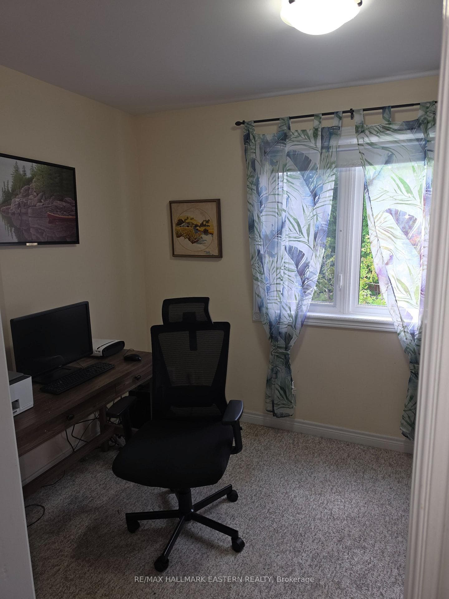 990 Silverdale Road photo 3