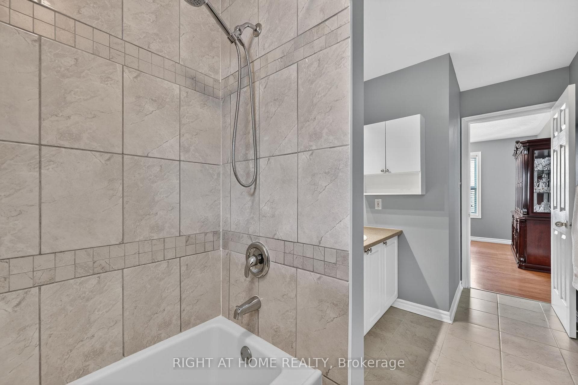 102 Monique Crescent photo 26