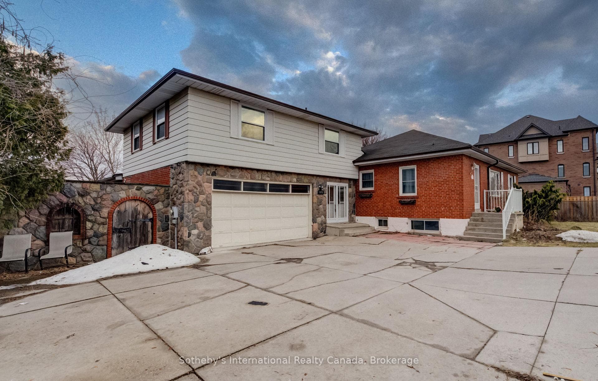 1478 Altona Road photo 2