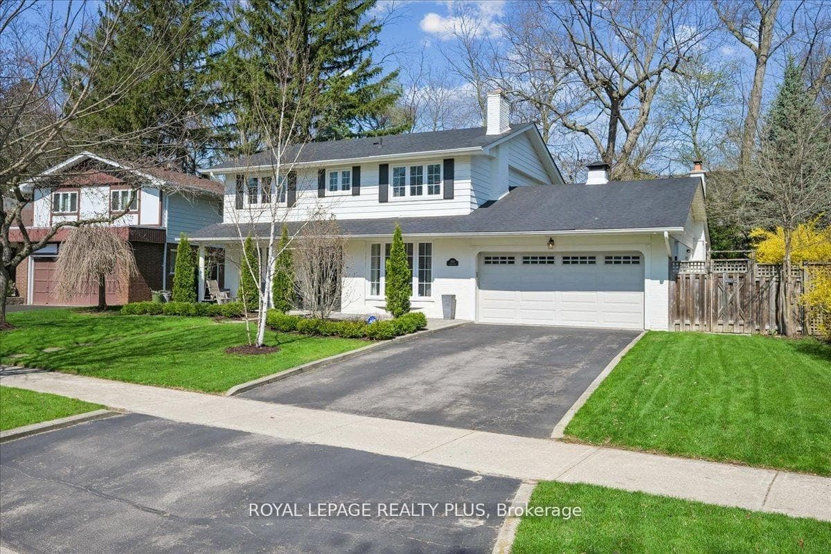 1594 Calumet Place photo 2