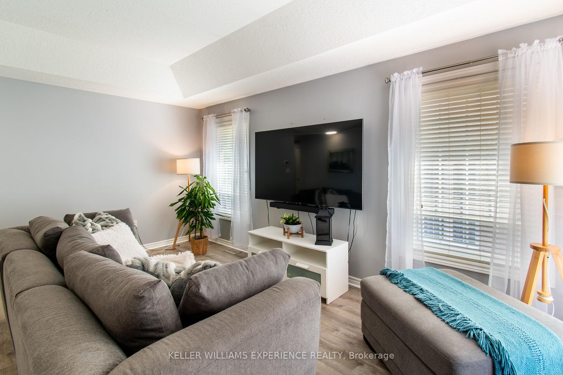 57 Parisian Crescent photo 5