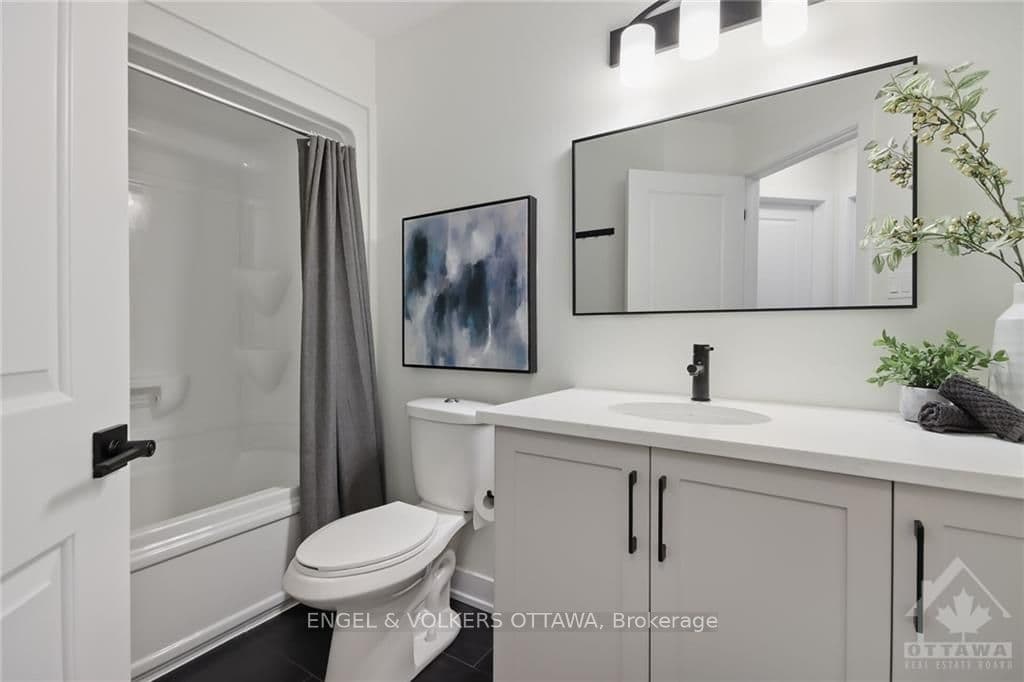 10 WHITCOMB Crescent photo 22