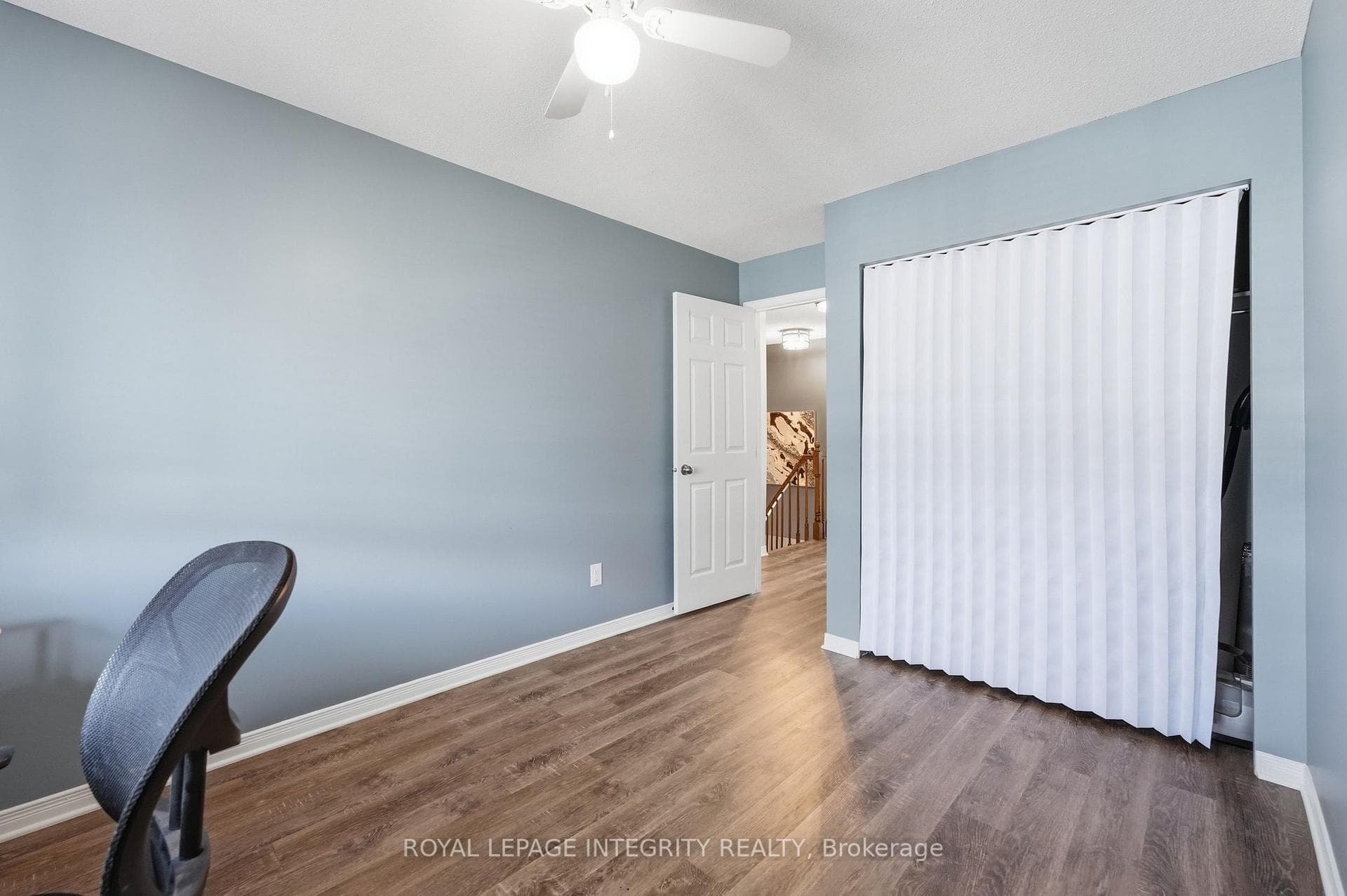 300 Rolling Meadow Crescent photo 28