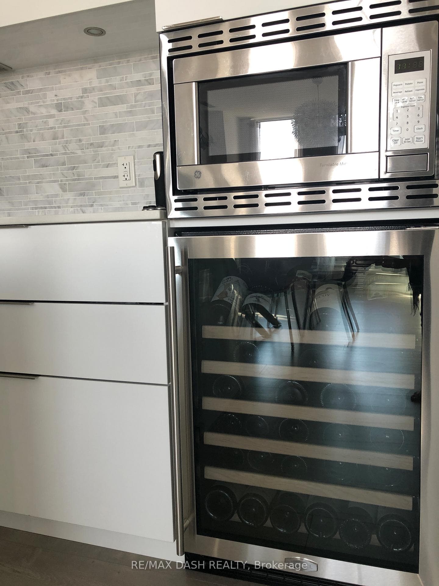 110 Marine Parade Drive Unit 204 photo 3