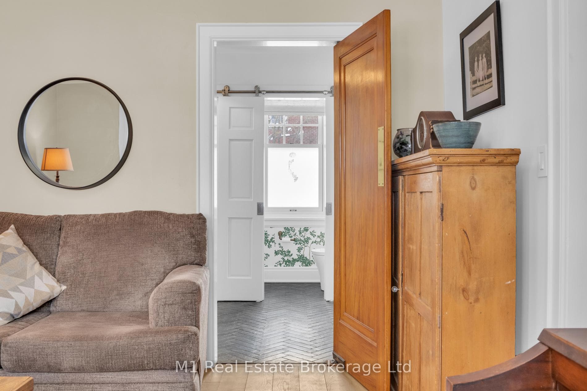 695 TOWER Street photo 18