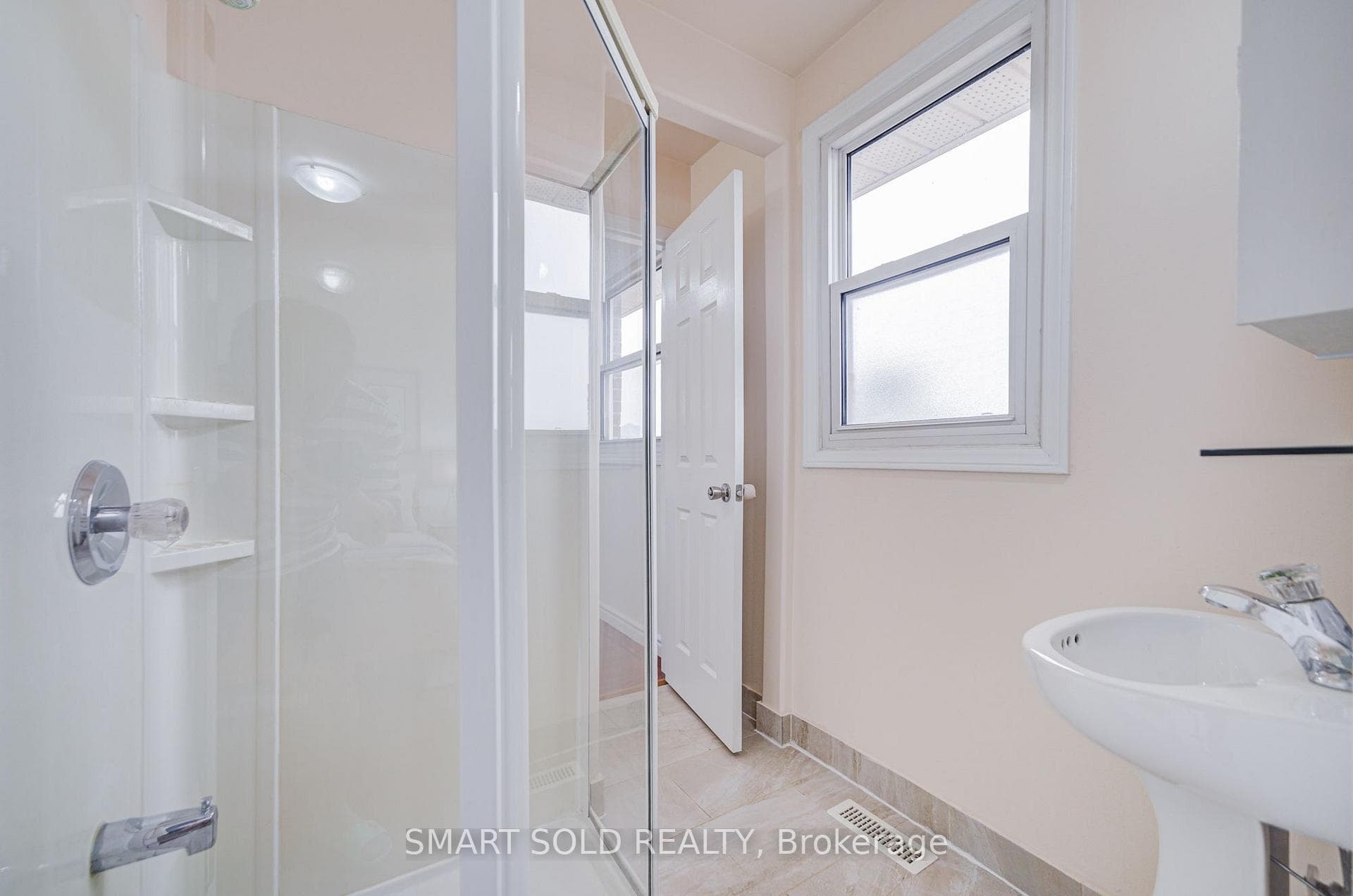 837 Queensbridge Drive photo 23