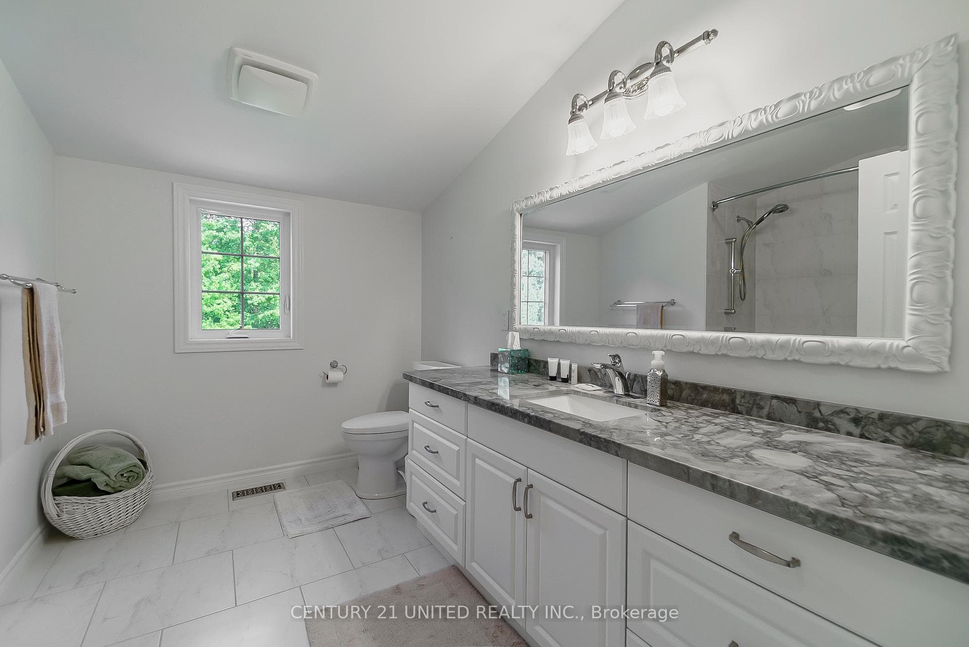 1656 Champlain Drive photo 30