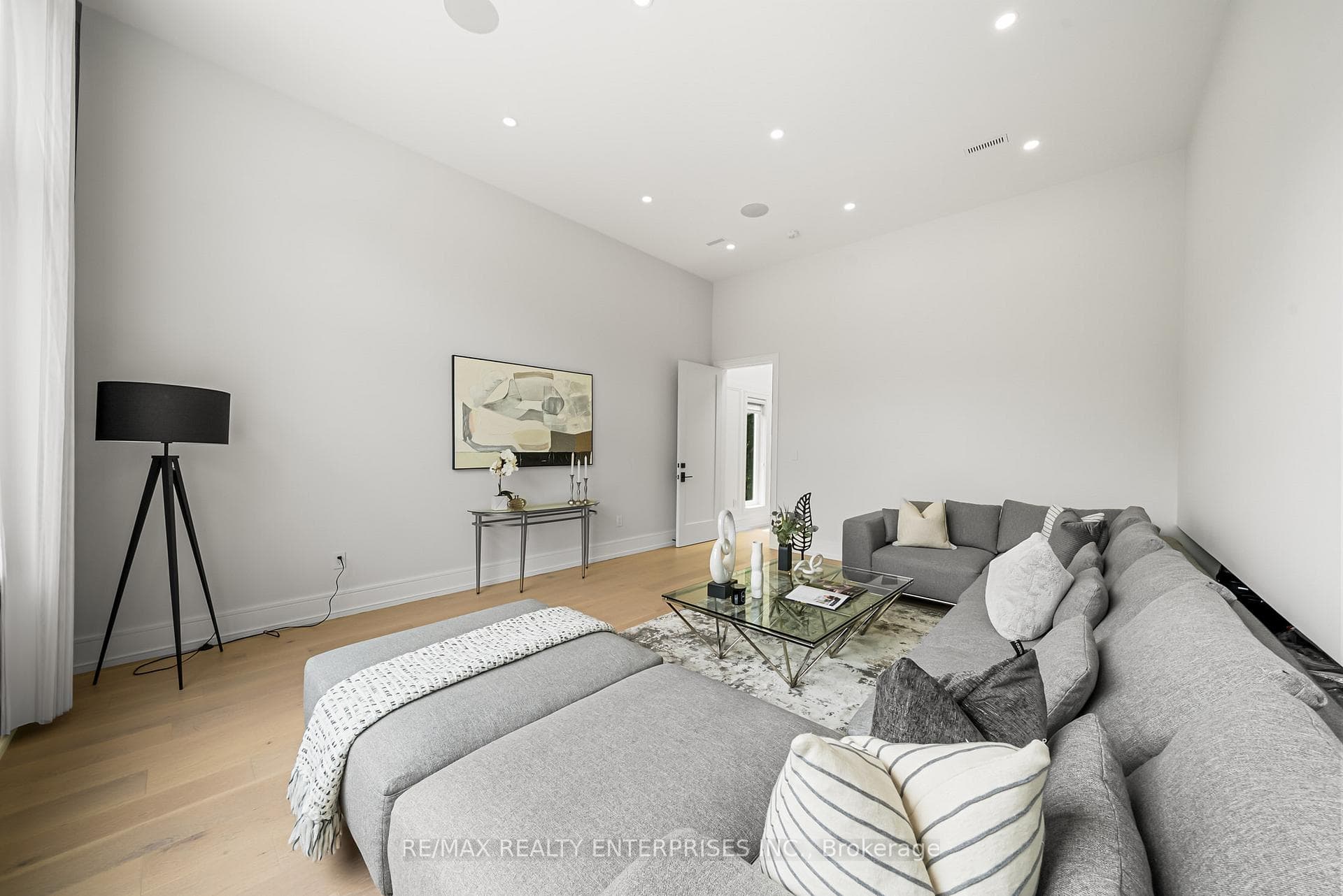 1362 Kenmuir Avenue photo 18