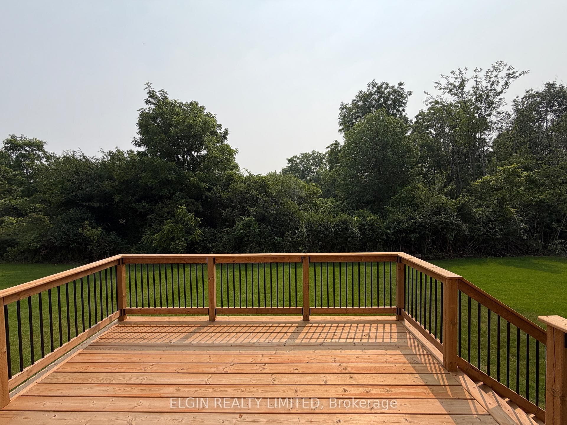 30 Hemlock Crescent photo 2