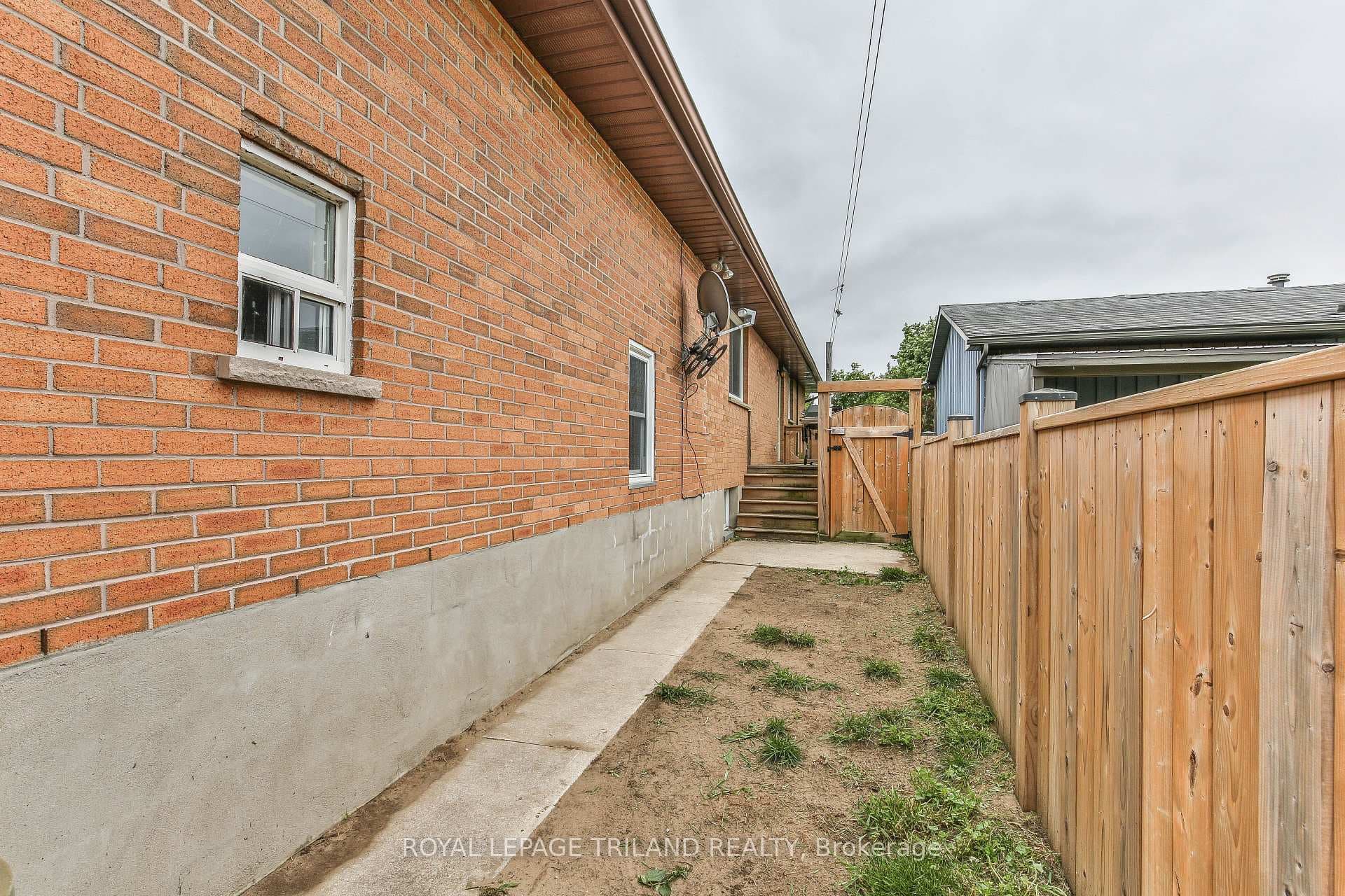 340 Queen Street photo 39