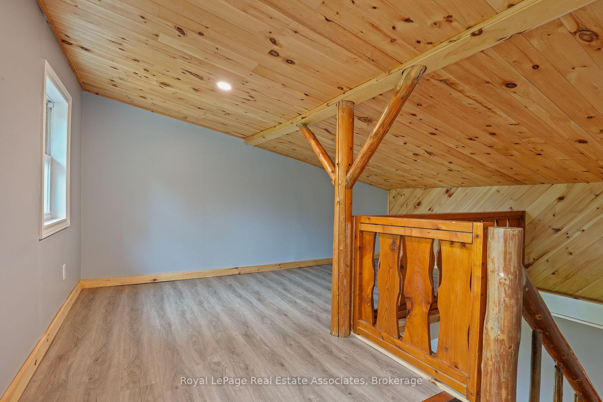 Loft Den