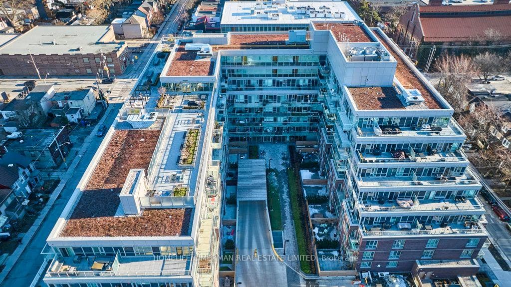 Wonder Condominium Courtyard