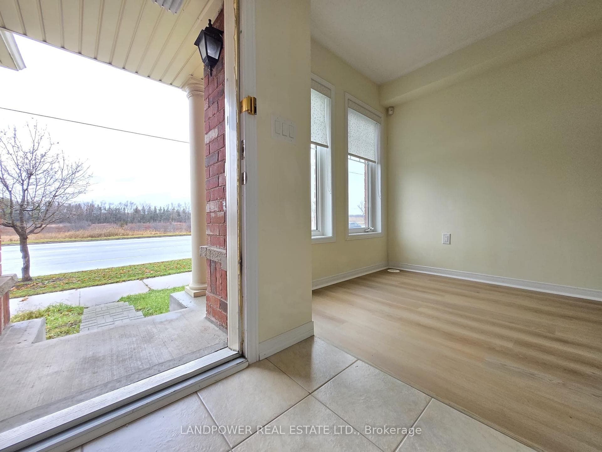 5289 Major Mackenzie Drive photo 2