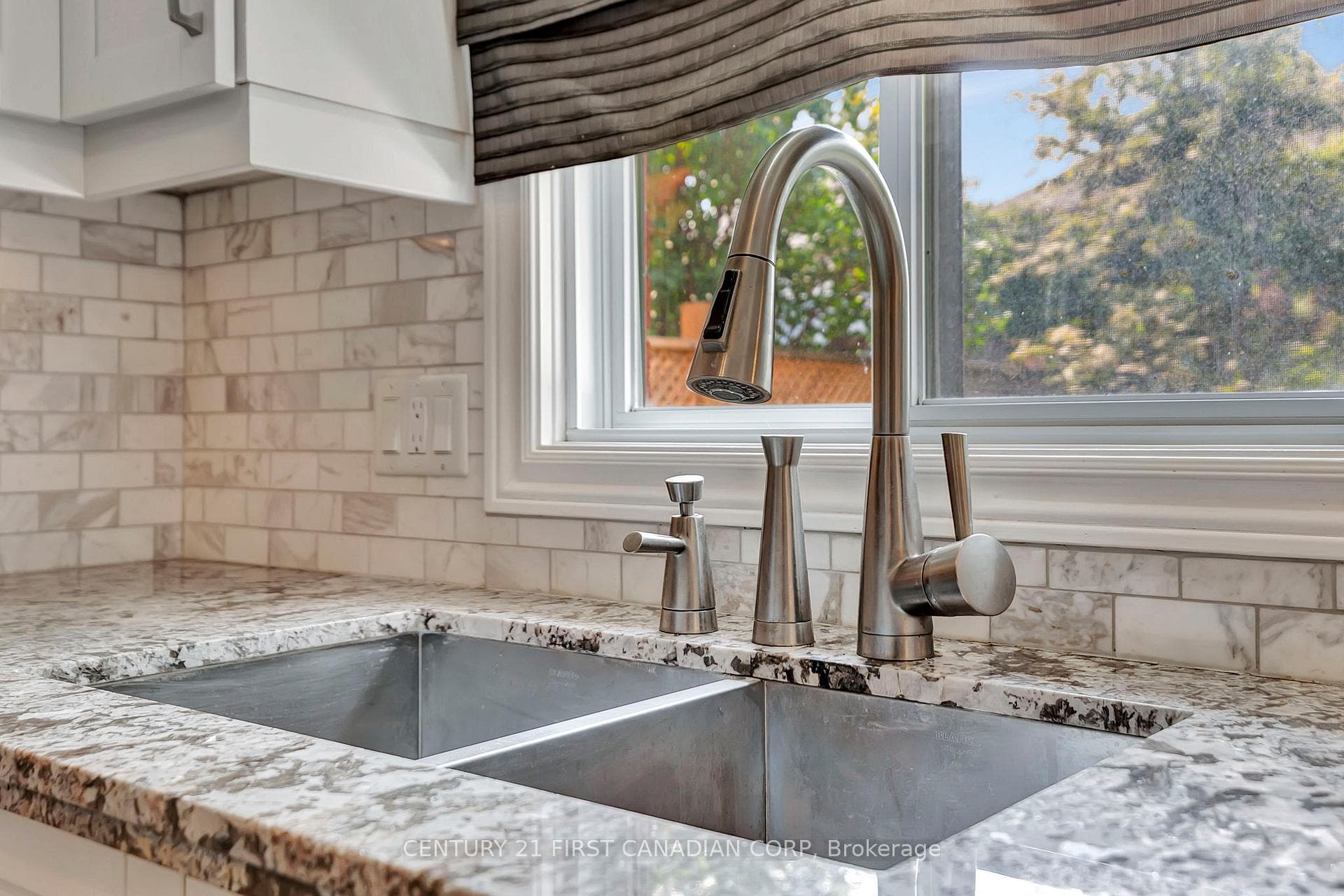 26 Jacqueline Boulevard photo 16