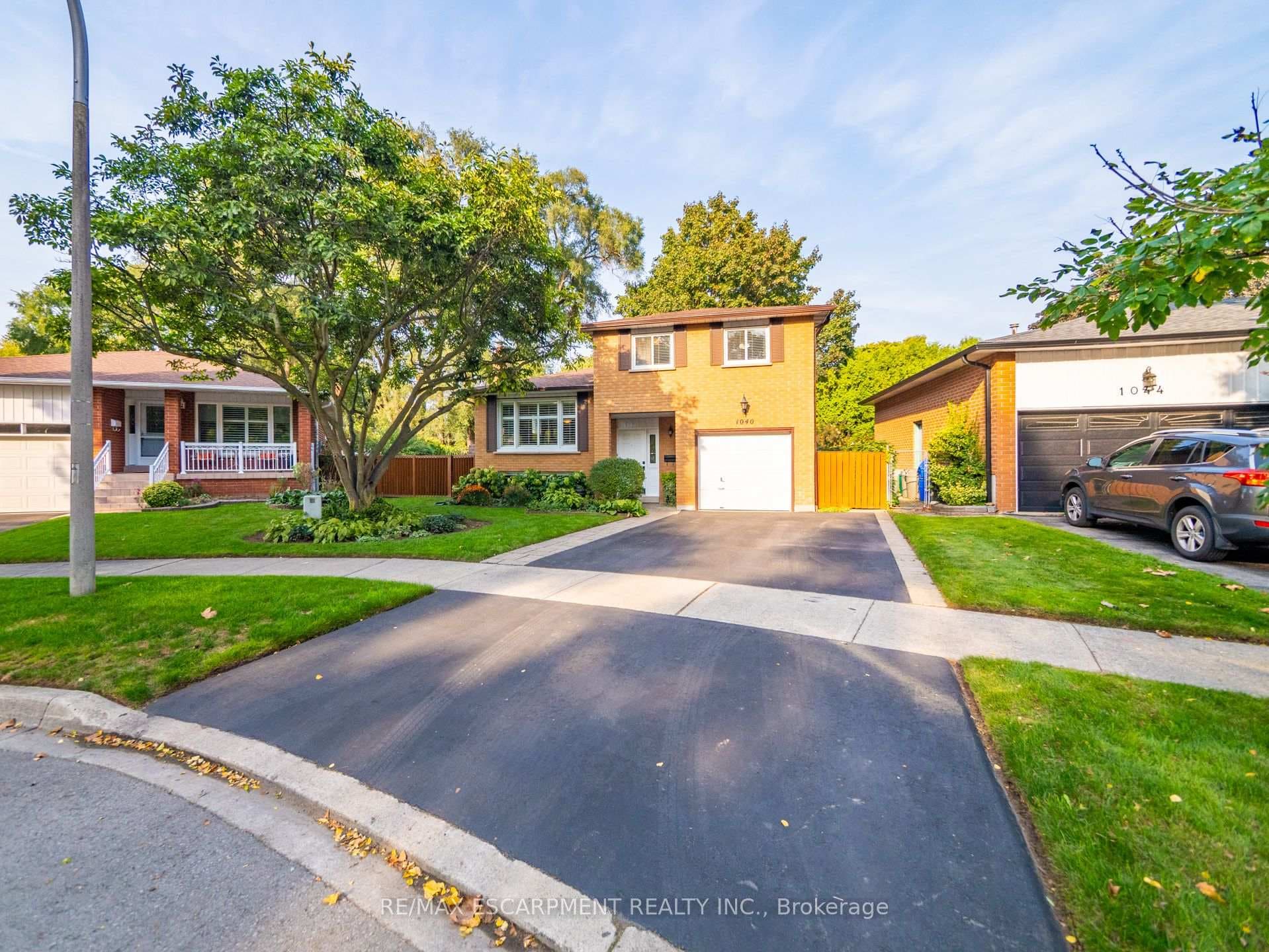 1040 Dowland Crescent photo 2