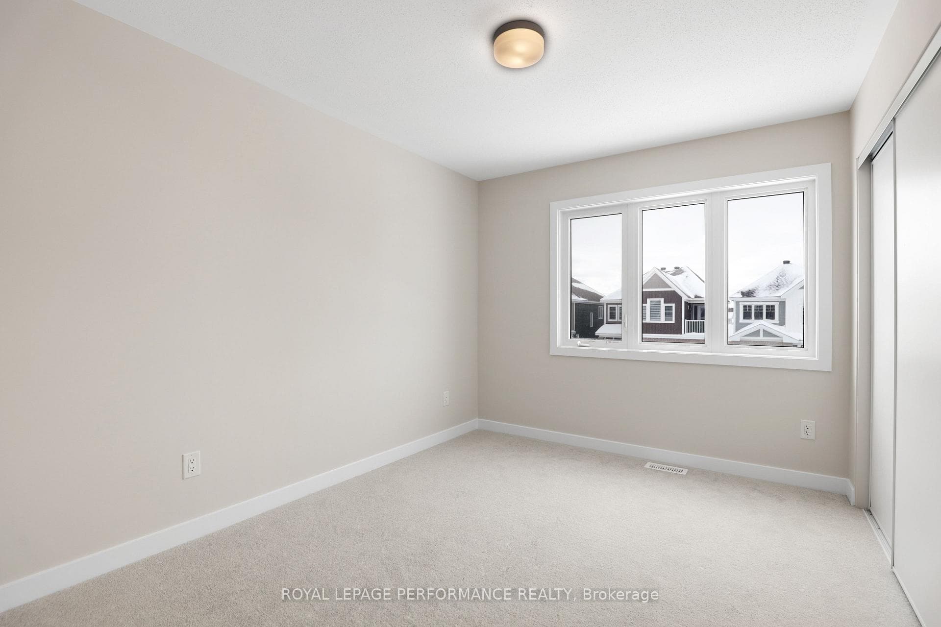 528 Oldenburg Avenue photo 20
