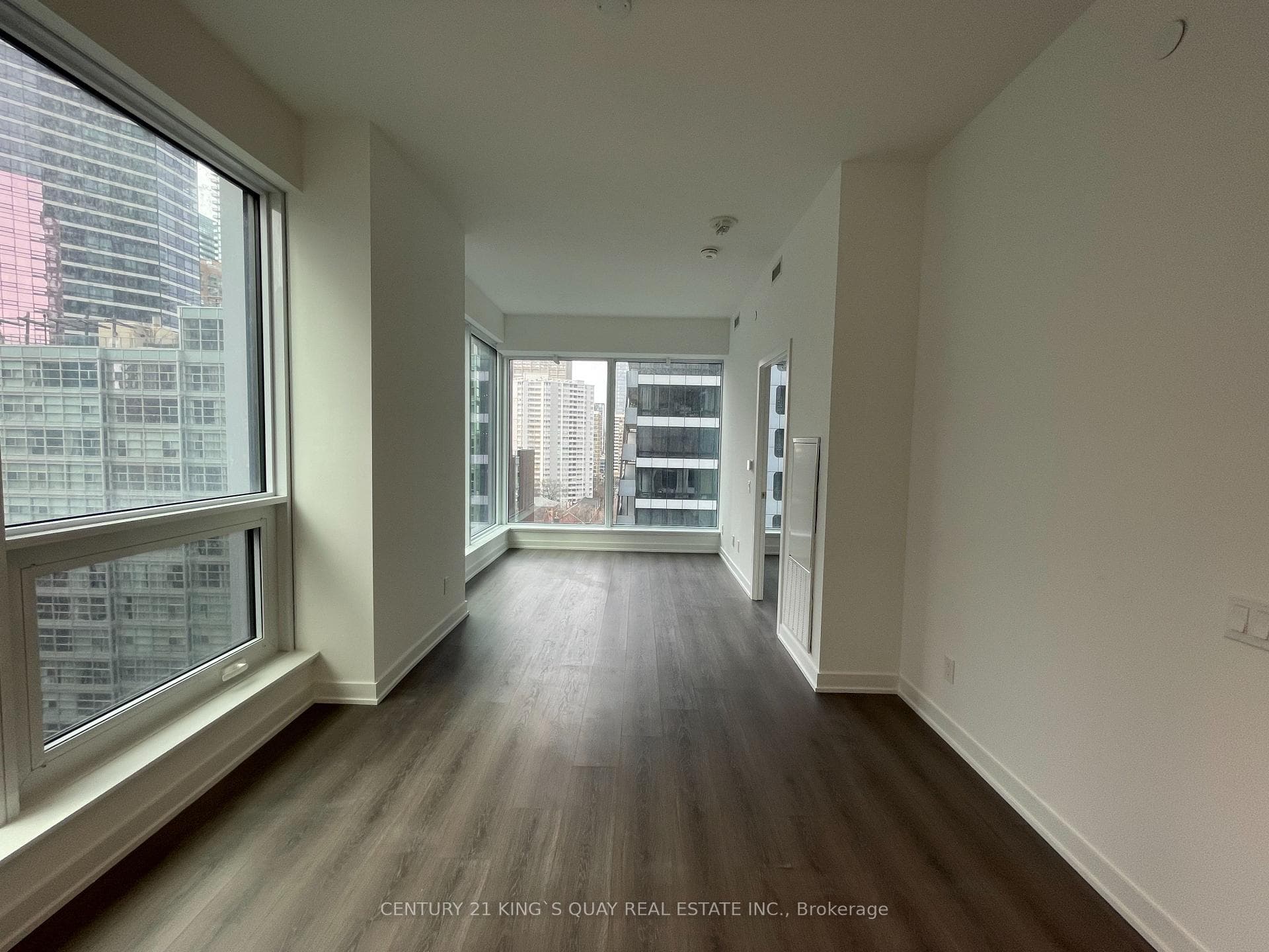8 WELLESLEY Street Unit 1603 photo 3