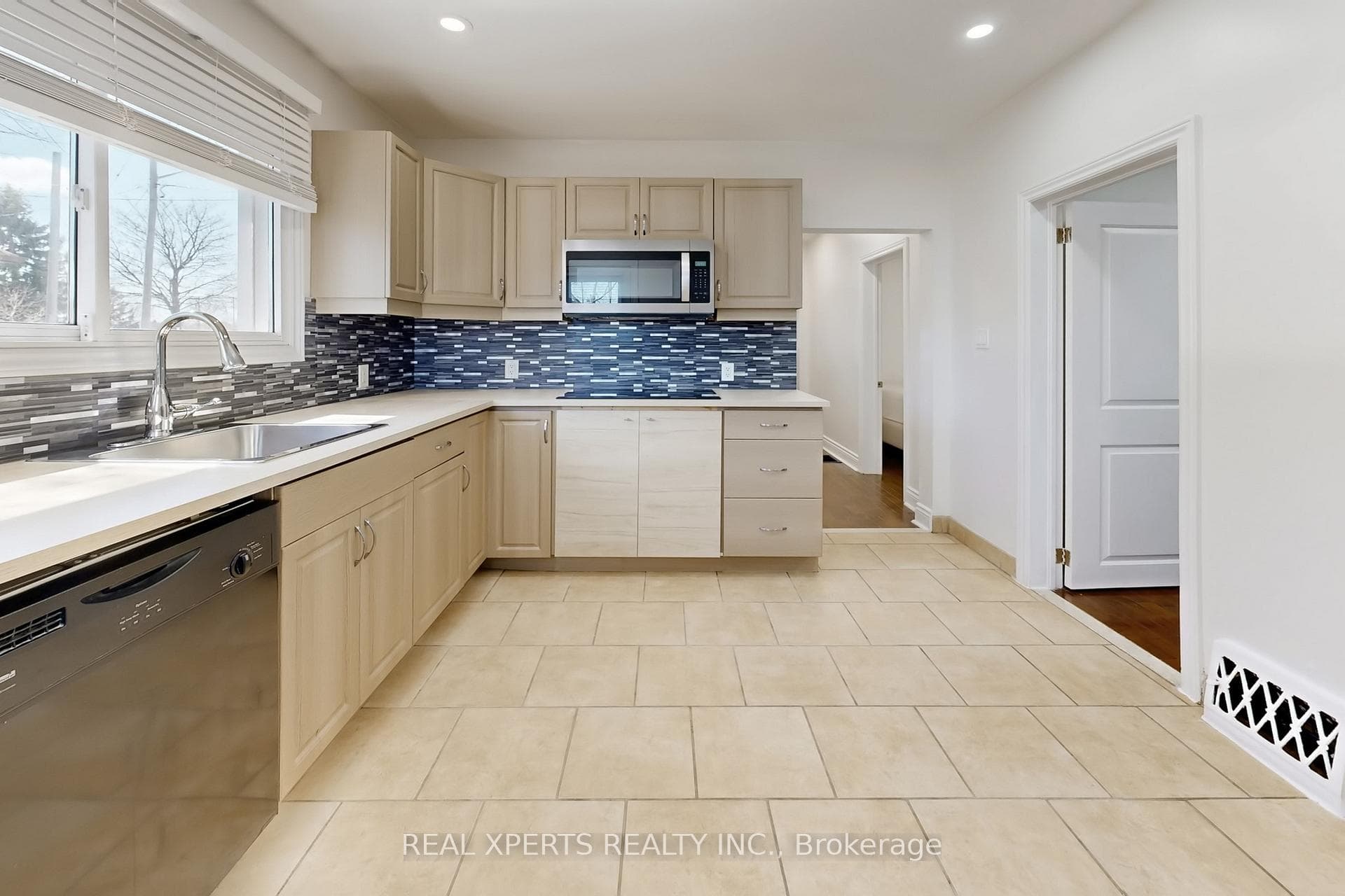 265 Clarke Street photo 12