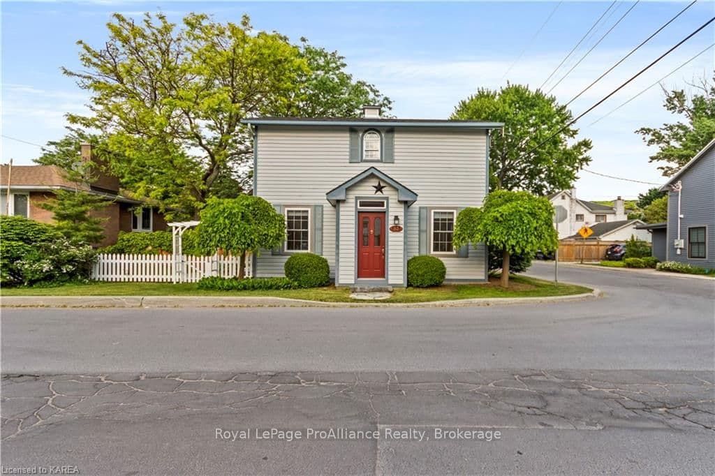 93 MOWAT Avenue photo 3